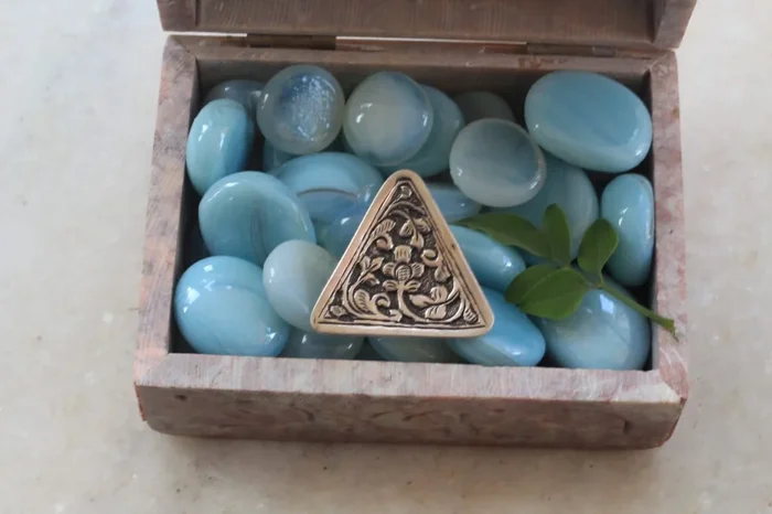 Moh Chitai Tringular Art Ring