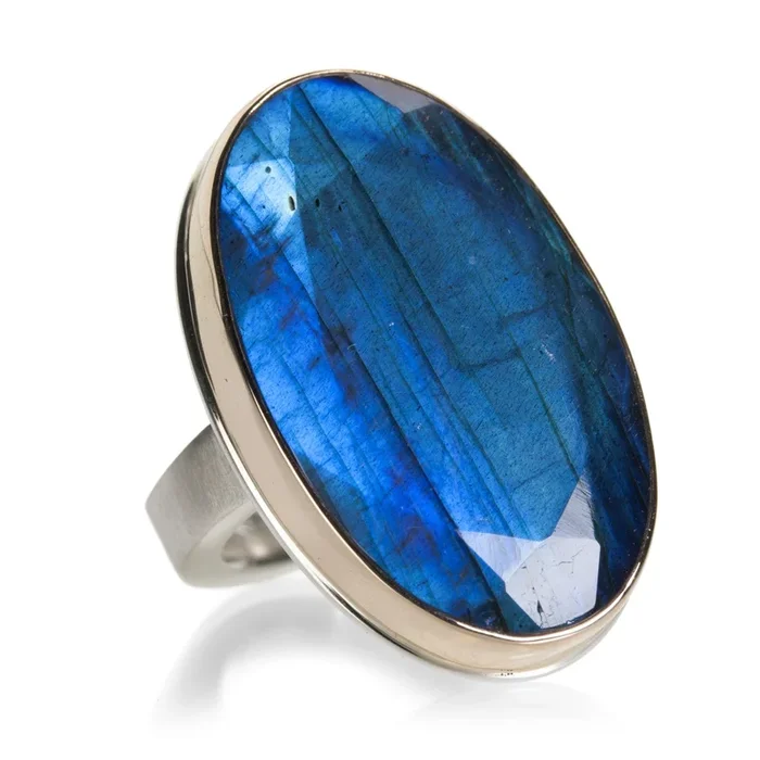 Oval Vertical Labradorite Ring