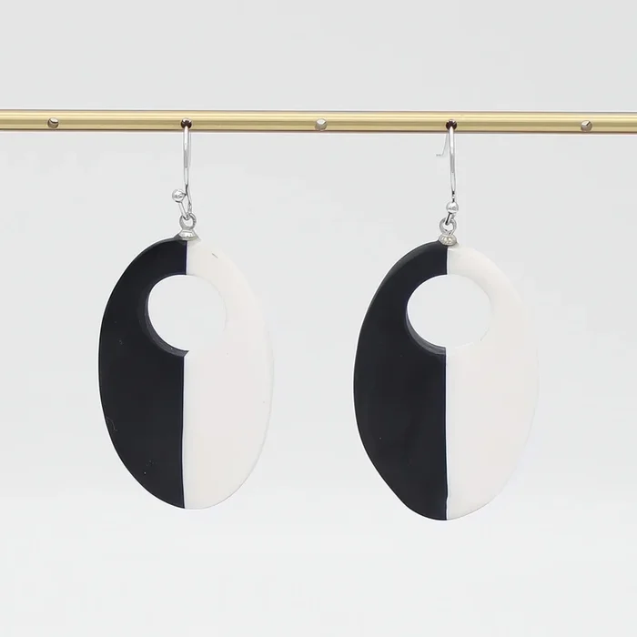 Oval Victoria Earrings