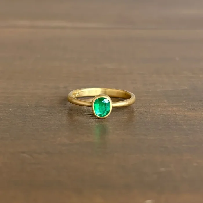 Petite Colombian Emerald Sequin Pebble Ring