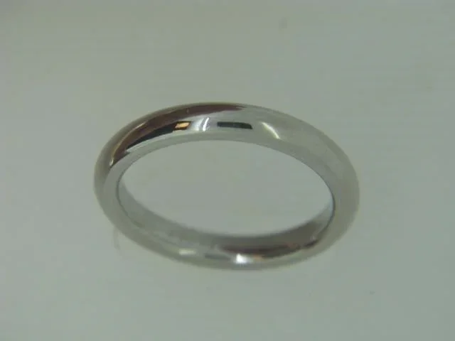 platinum size 6 wedding band 3mm 6.7 gr.