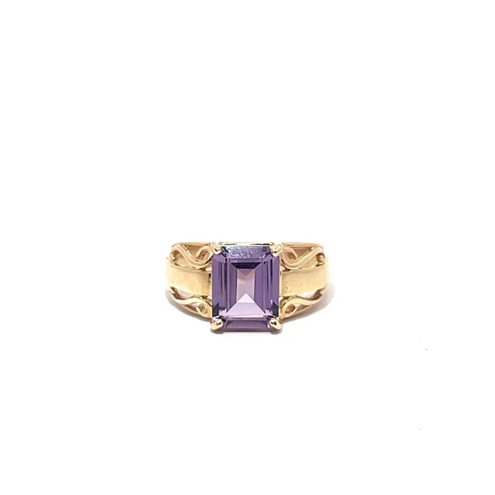 Pre-Owned Synthetic Sapphire Ring