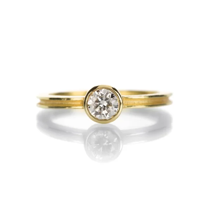 Round Diamond Ring with Grooved Band