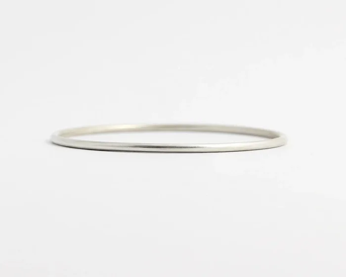 Round White Gold/Silver Bangle