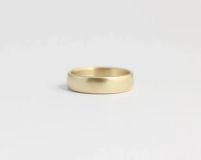 Rounded Ethical Yellow Beach Gold Band – Medium
