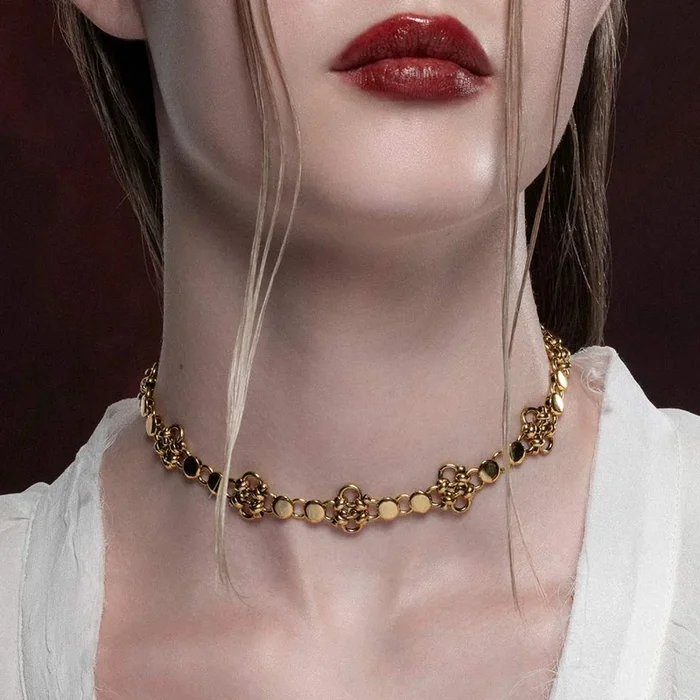 RUBIOUS. Chainmail Collar – Gold