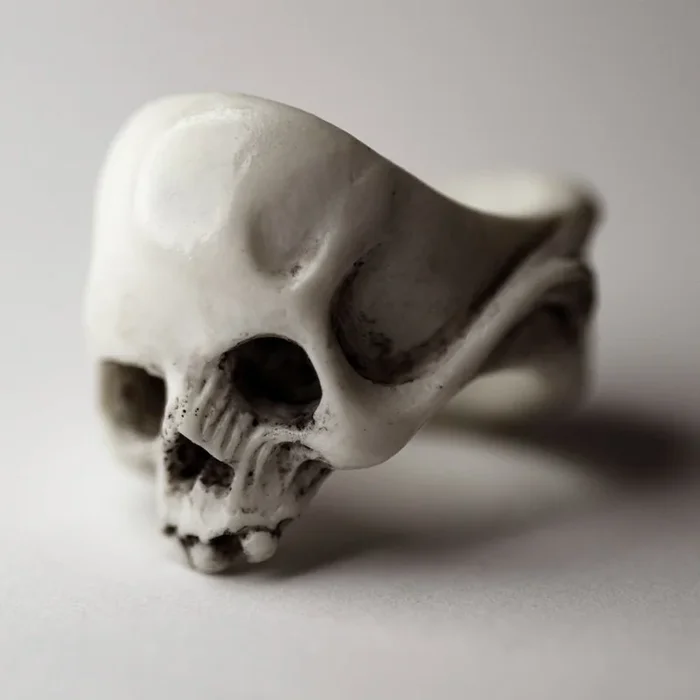 Skull ring – last items
