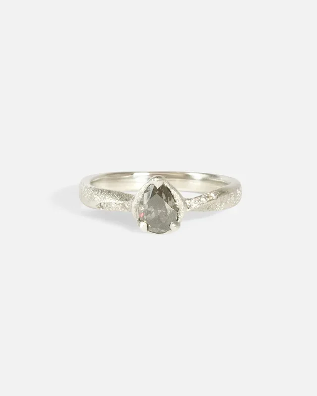 Sparkling Hwan Ring / Fancy Grey