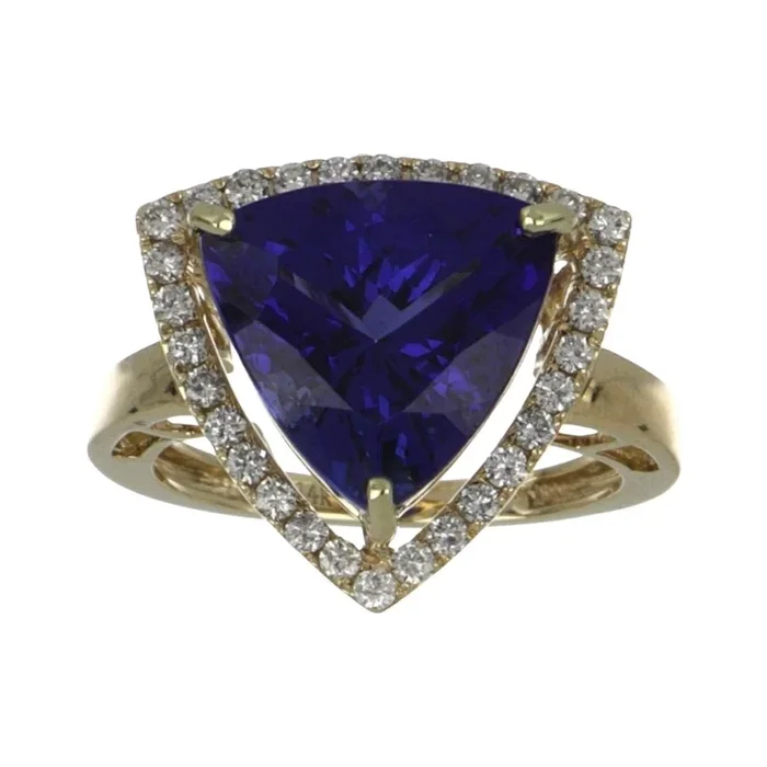 Tanzanite Ring (Tanzanite 7 cts. White Diamond 0.44 cts)