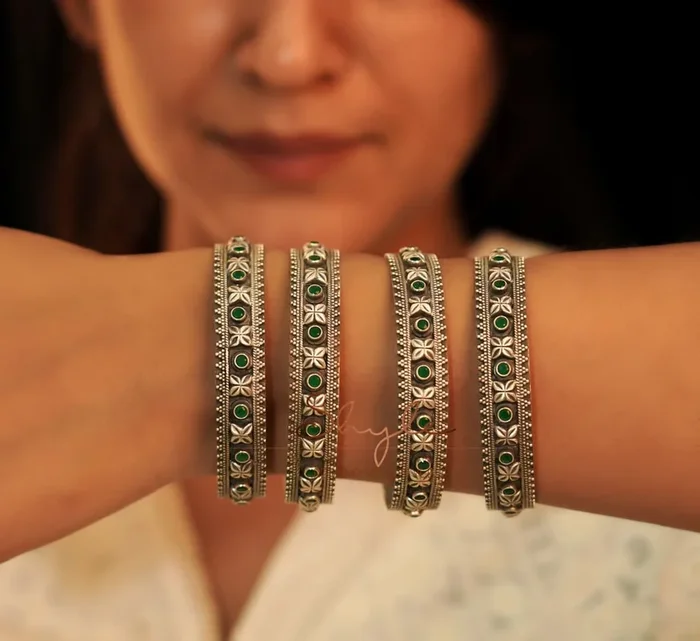 Tattva Intricate Jadau Embossed Bangle