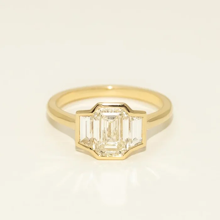 Three Stone Emerald Cut Diamond Engagement Ring in 18kt Yellow Gold (1 3/4ct tw)