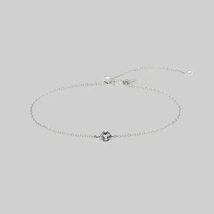 VEIL. Gothic Trefoil Glass Bracelet – Silver