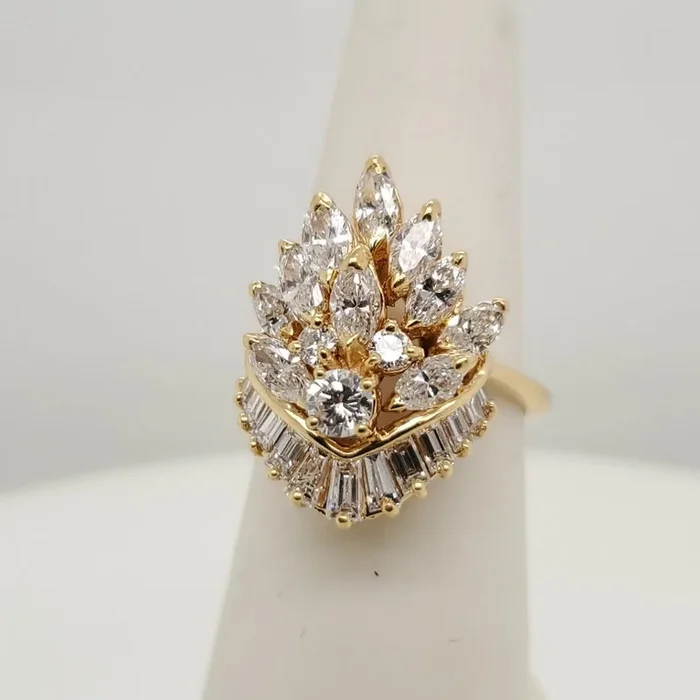 Vintage 18kt Yellow Gold and Diamond Crown Design Ring