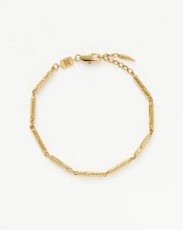 Wavy Ridge Chain Bracelet