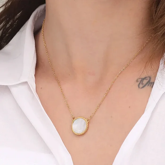 White Round Necklace